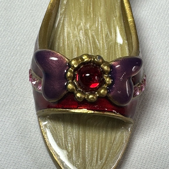 Shoe - Picture 9 of 12